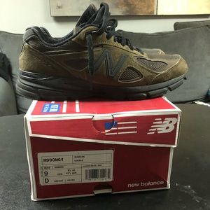 New Balance 990 V4